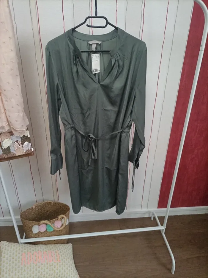 Superbe robe satin H&M L - photo numéro 2