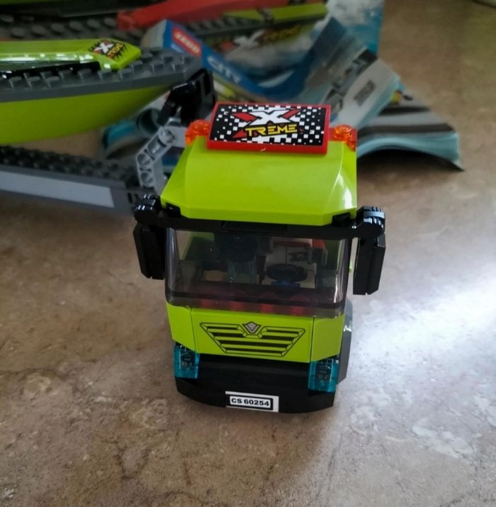 Lego 60254 🧡 Le transport du bateau de course - photo numéro 5