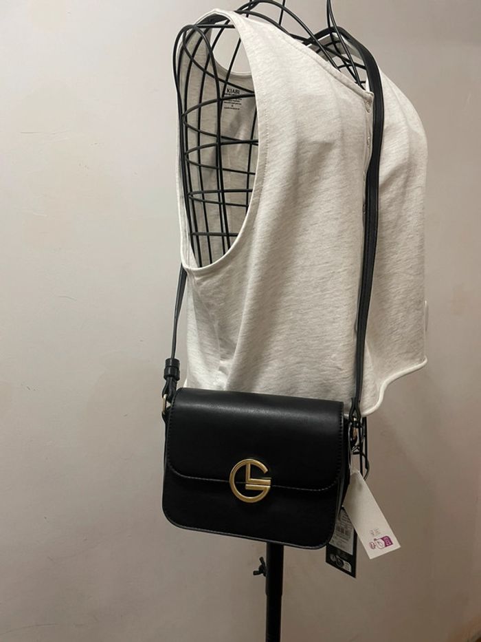 prix en boutique 65€, Sac besace Galeries Lafayette enduit lisse - photo numéro 9