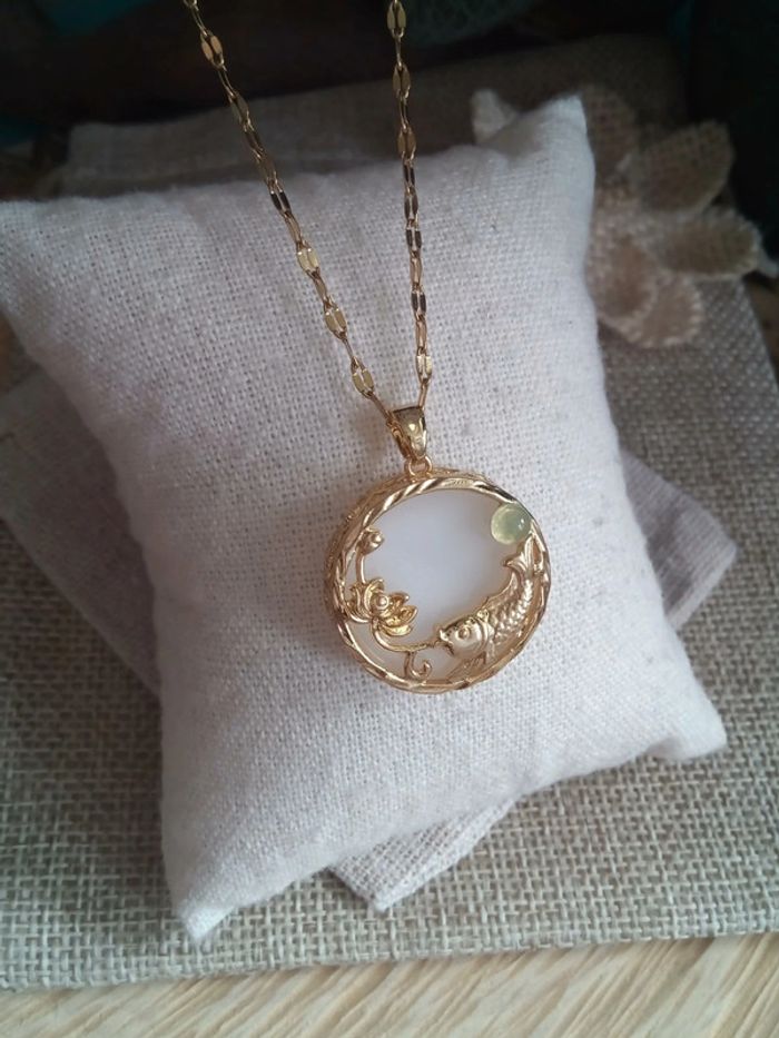 Collier jade blanc, aventurine et poisson