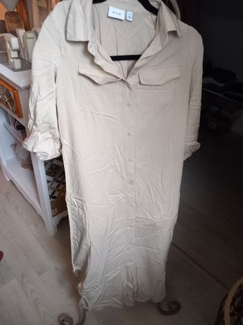 Robe longue mi saison beige très sympa