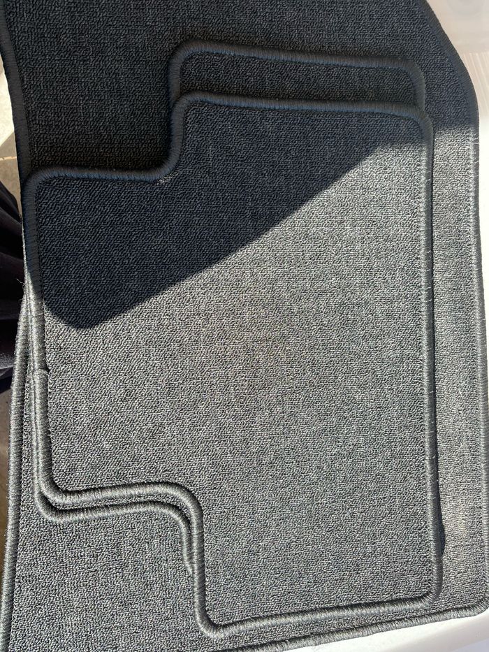 Lot 5 tapis Captur neuf - photo numéro 4