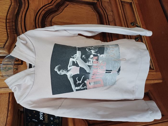2 sweats filles Taille 8 ans - photo numéro 3