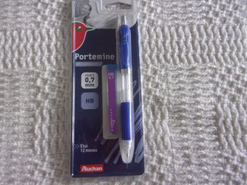 porte mine Auchan avec étui de 12 mines