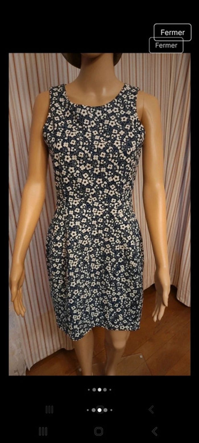 Robe bleu fleuries Essentiel Antwerp taille 38 - photo numéro 7