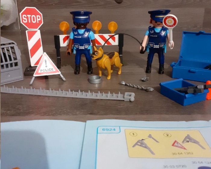 Playmobil - 6924 - brigade cinophile - photo numéro 2