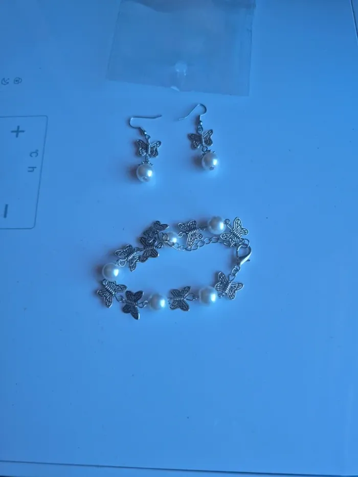Ensemble boucle d'oreille et bracelet