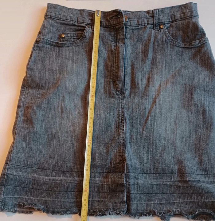 Jupe en jean elasthane Camaïeu taille 36 en très bon état - photo numéro 2