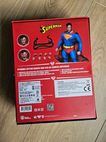 Figurine superman DAH-045 collector
Dc comics 

Neuve jamais ouverte.
20 cm de hauteur environ