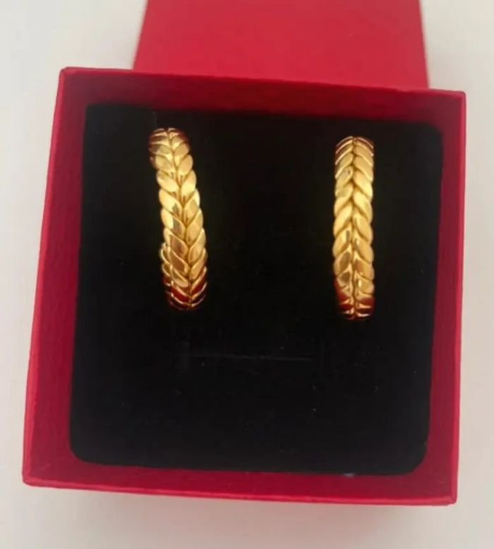 Boucles d'oreilles en acier inoxydable neuves - photo numéro 2