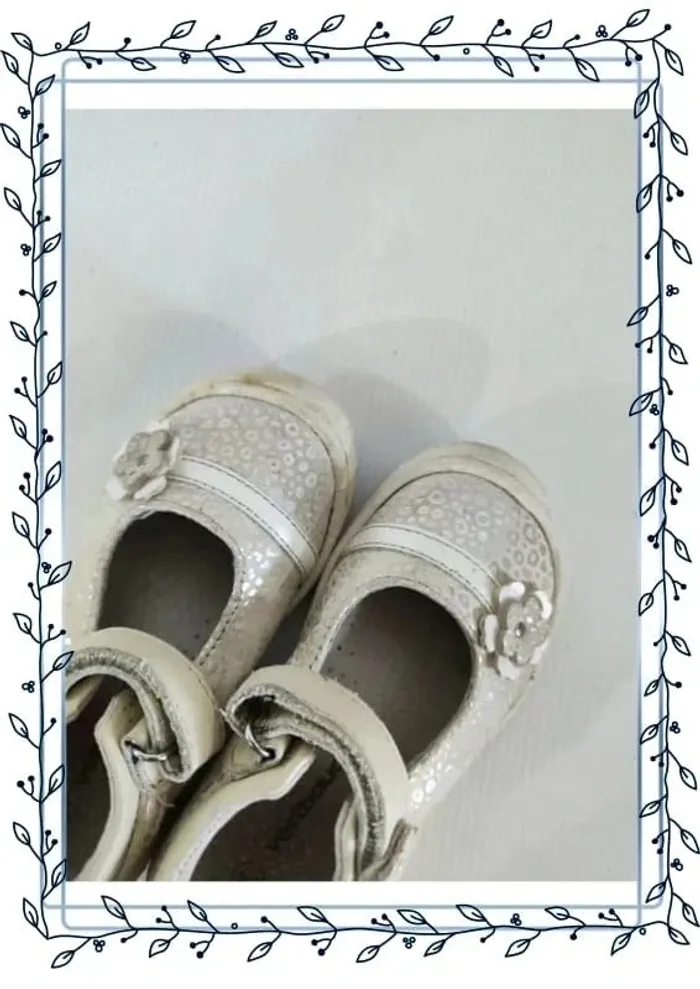 chaussures vertbaudet enfant, taille 24, quelques tâches - photo numéro 5