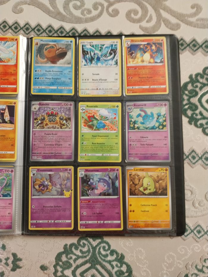 Livre rempli de carte pokémon - photo numéro 3