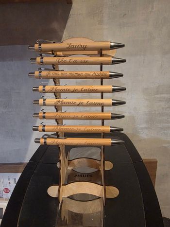 ✍️ Stylo en bois gravé personnalisé