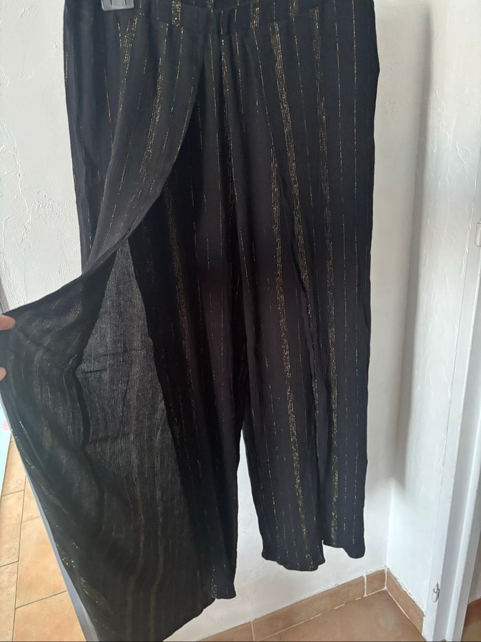 Pantalon fendu - photo numéro 2