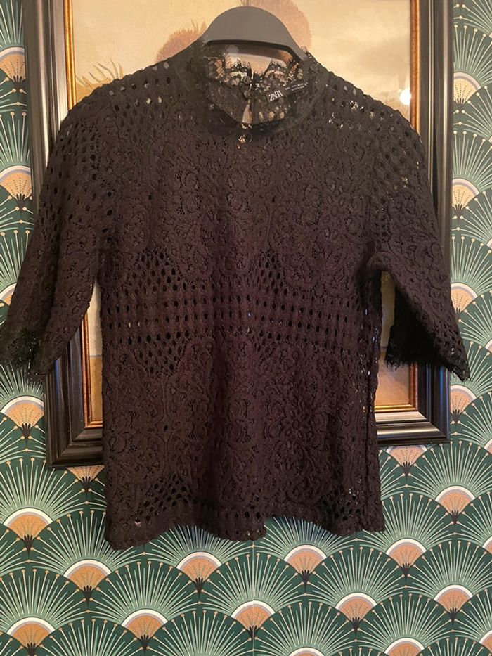 Top noir en dentelle Zara taille L