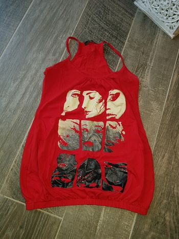 Haut à bretelles rouge