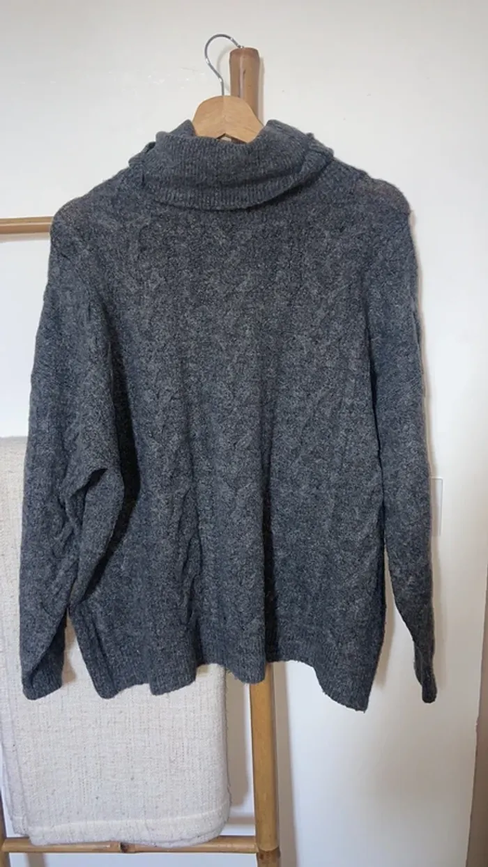 Pull gris - photo numéro 2