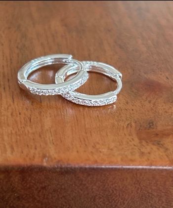 Paire de créoles en argent et zirconium 