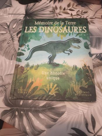 Album mémoire de la terre les dinausaures