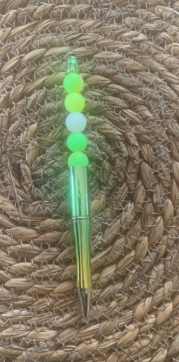 Stylo personnalisé avec des perles en silicone