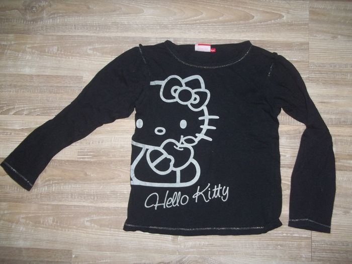 T-shirt noir Hello Kitty (1) impression grise 8 ans
