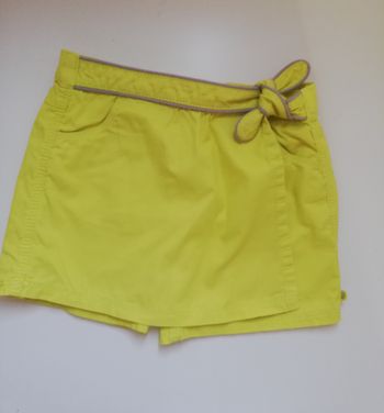 Short jaune, 24 mois, OBAÏBI, en très bon état