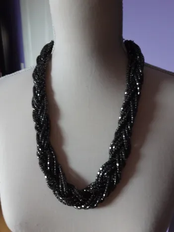 Joli collier torsadé