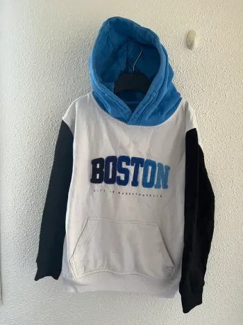 Pull à capuche Primark taille 7-8 ans 💫