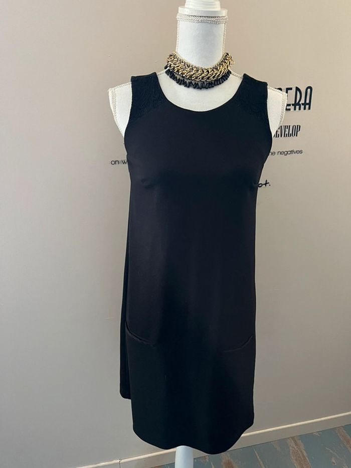 Robe noire mi longue chic sans manches dentelle noire taille 38 - photo numéro 6