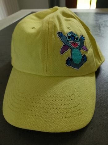 Vends casquette enfant logo stitch ardene taille unique.neuve.