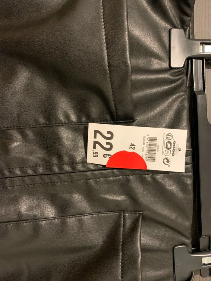 Jupe courte - photo numéro 2