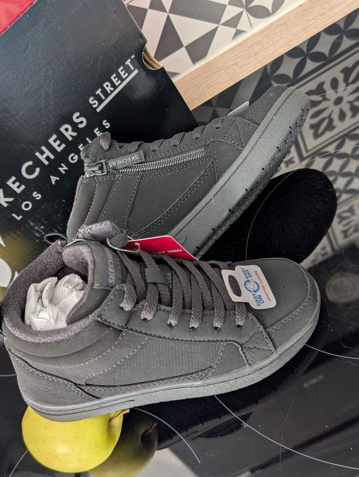 Chaussures garçon. Taille 30. Chaudes, légères au poids. Neuf. Skechers - photo numéro 6