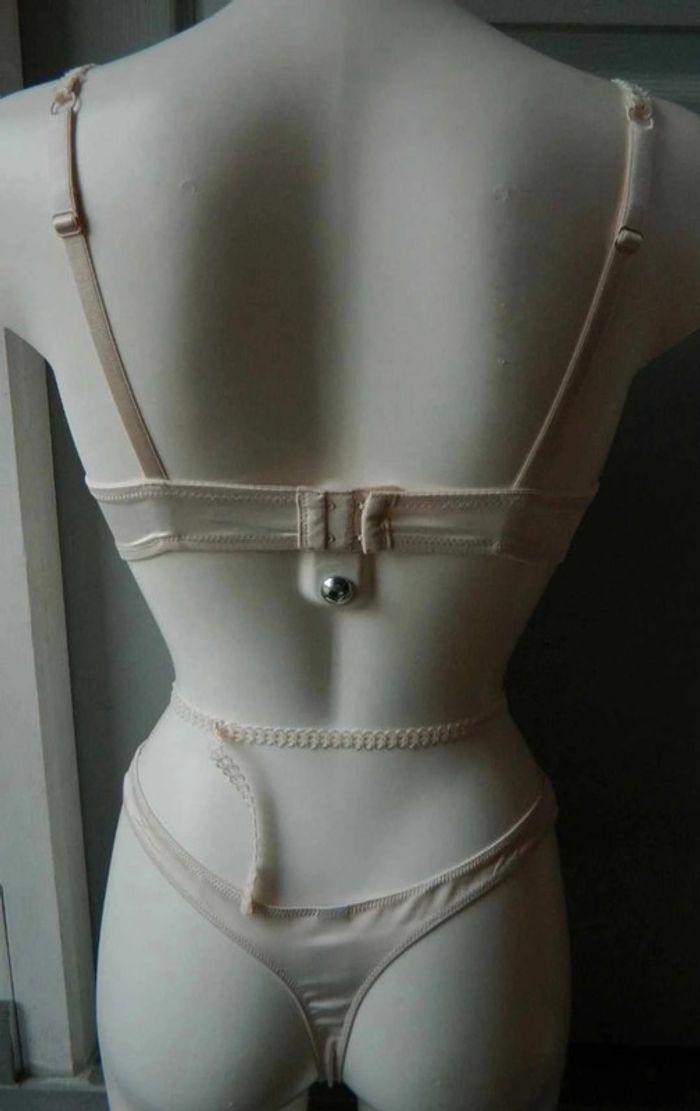 Ensemble sexy soutient gorge/string T 90B/40 "Aimée L" neuf - photo numéro 5