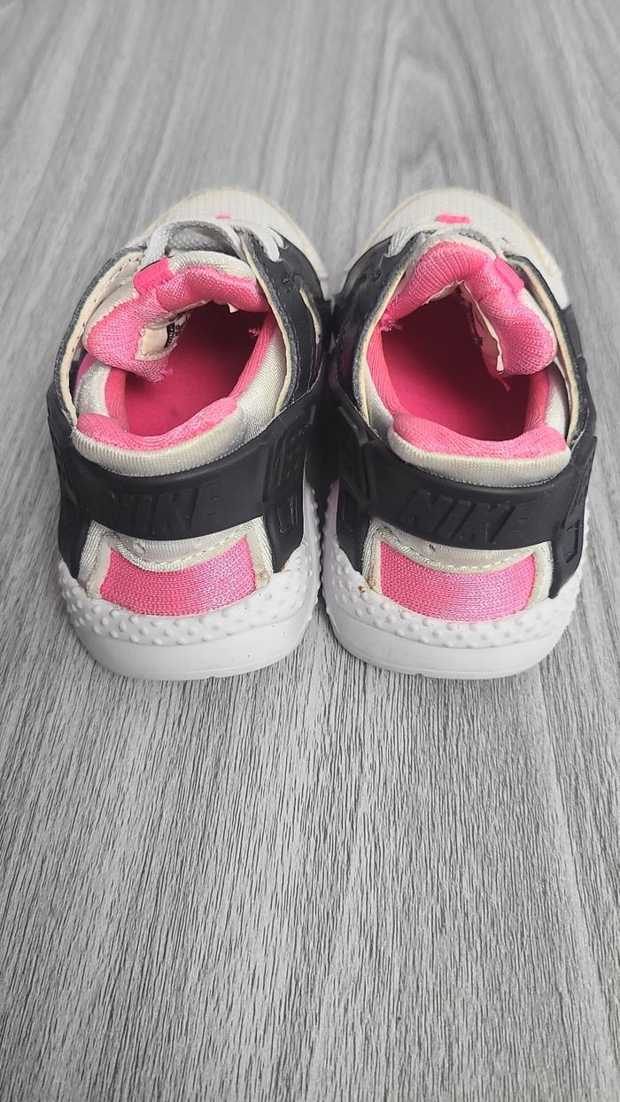 Nike Huarache Bébé Rose Noir Blanche Taille 21 - photo numéro 4