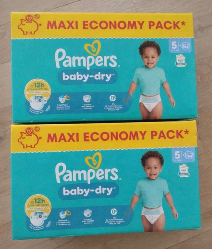 2 cartons pampers
