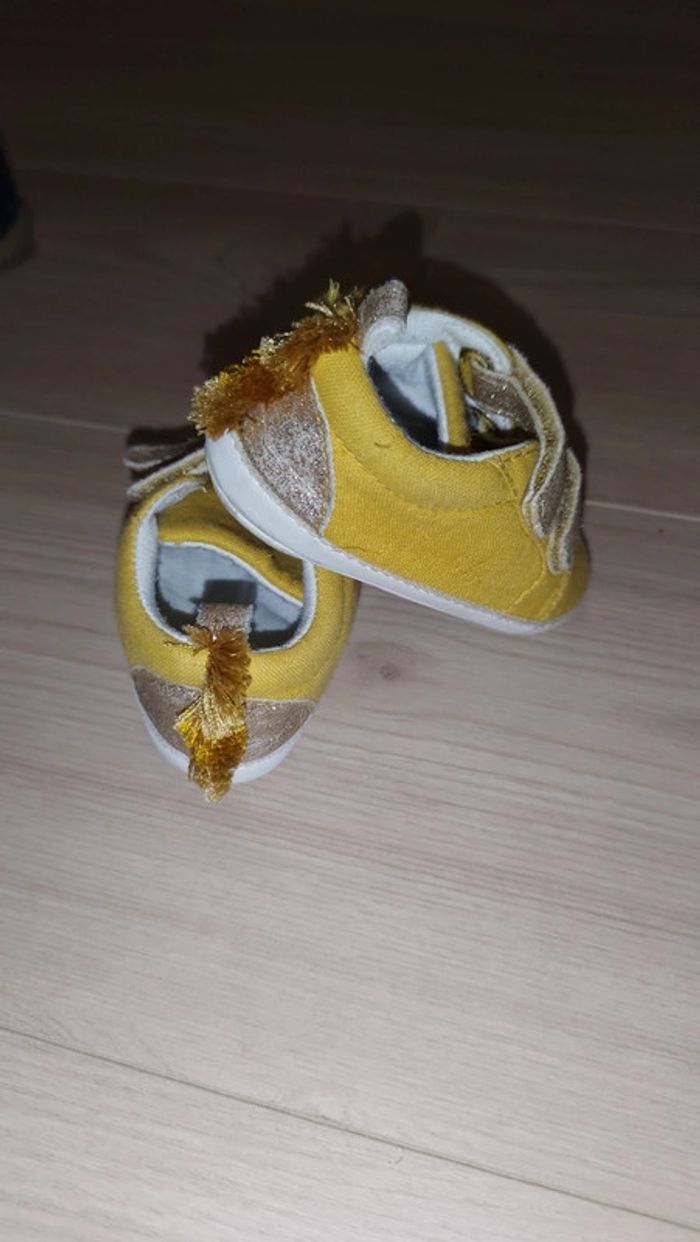 Lot de 5 paires de chaussures bébé . Du 6 mois à la taille 18 - photo numéro 3