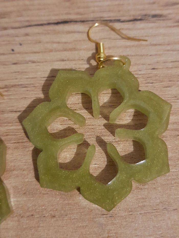 Boucle d'oreille fleur - photo numéro 3