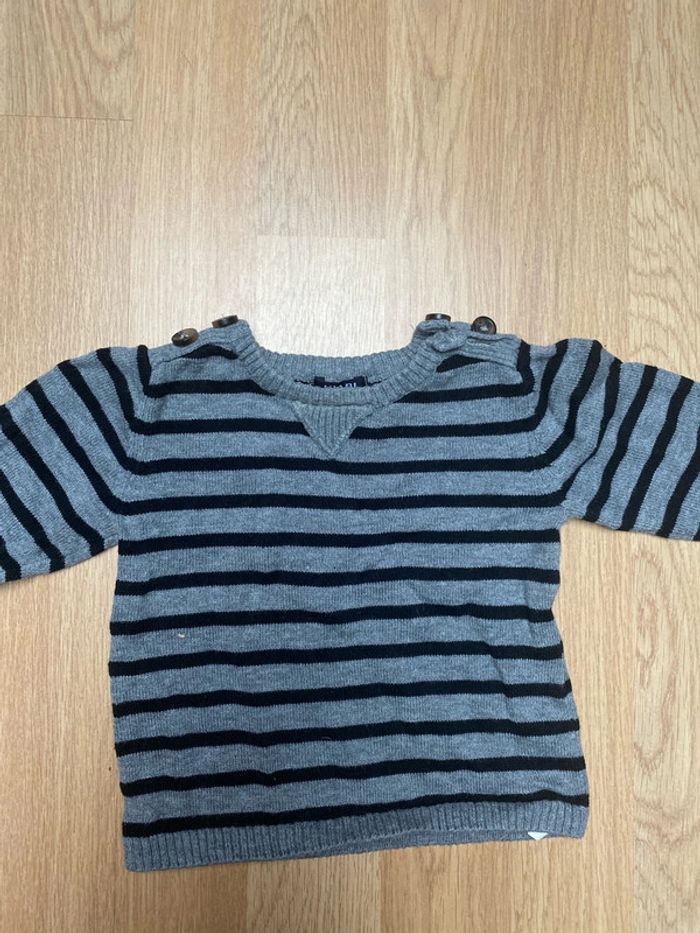 Pull rayé gris et noir