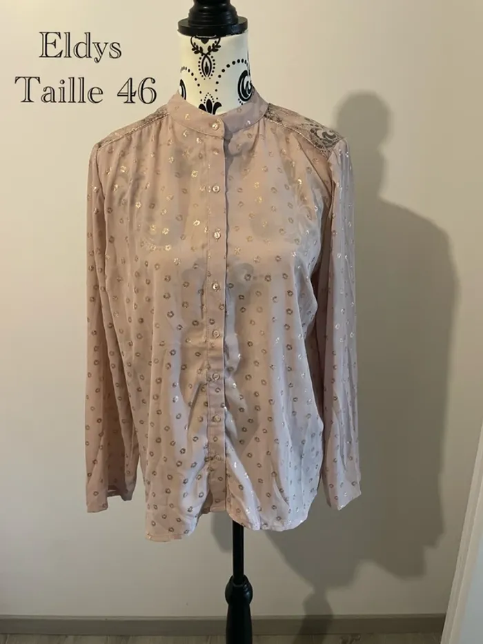 Chemisier Blouse Eldys rose poudré - Détails dorés et dentelle - Taille 46