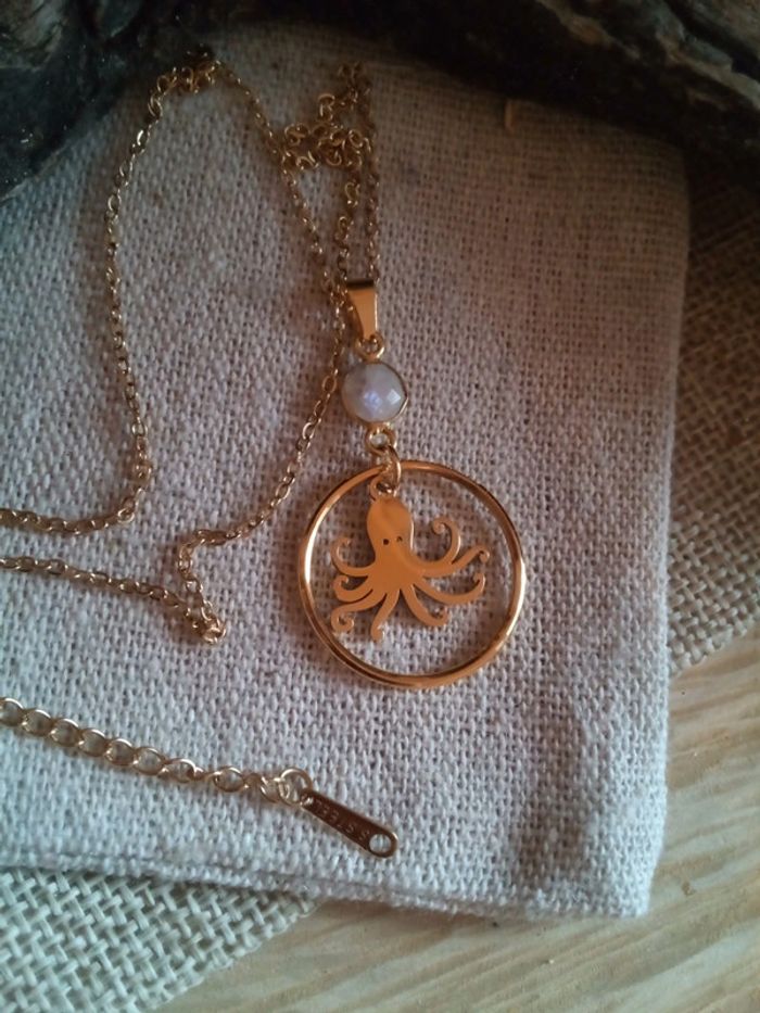 Collier pendentif petite pieuvre et connecteur en pierre de lune - photo numéro 2
