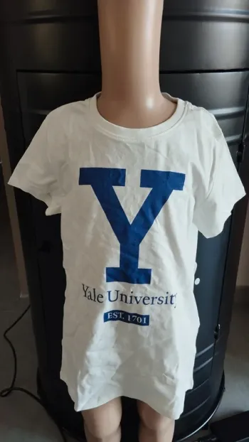 Tee-shirt crème avec écritures bleu taille 134/140 cm