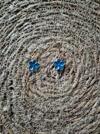 Boucles d'oreilles motif fleur bleu femme 