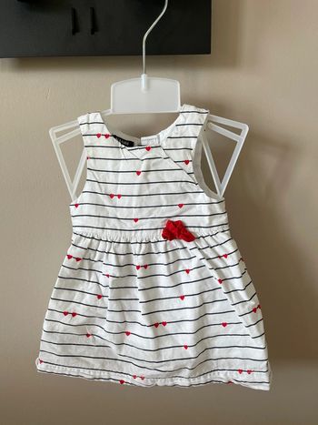 Robe Kiabi taille 1 mois très bon état.