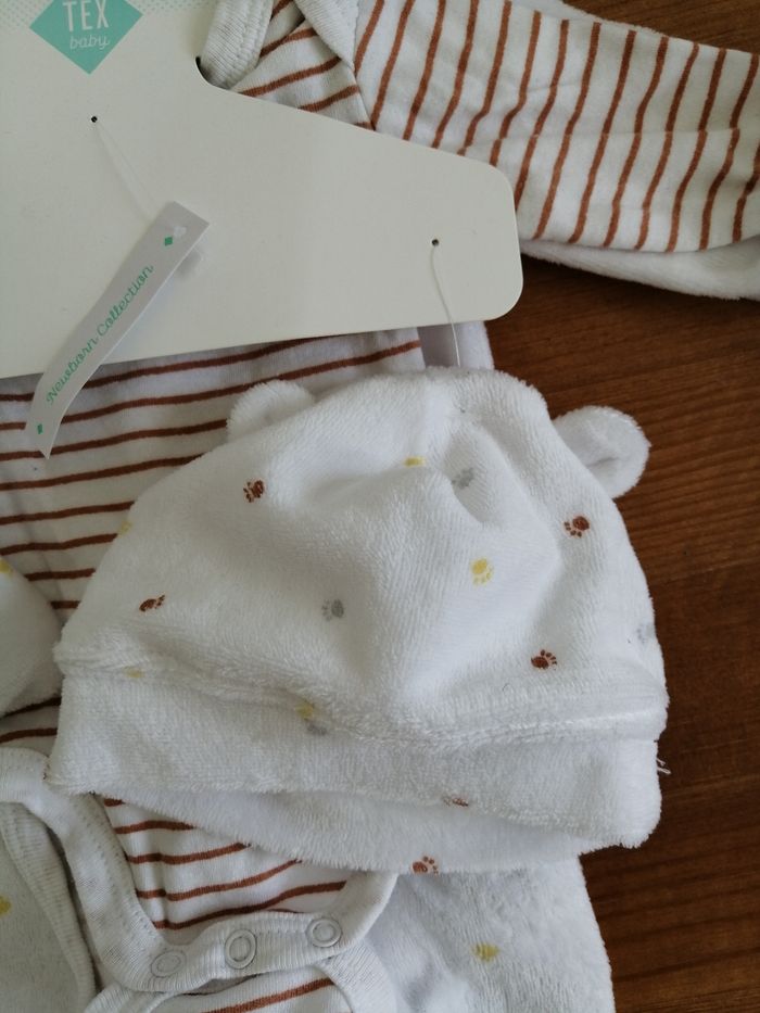 Ensemble pyjama + body +bonnet +gants - taille 1 mois - photo numéro 4