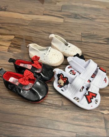 Lot chaussure bébé Minnie