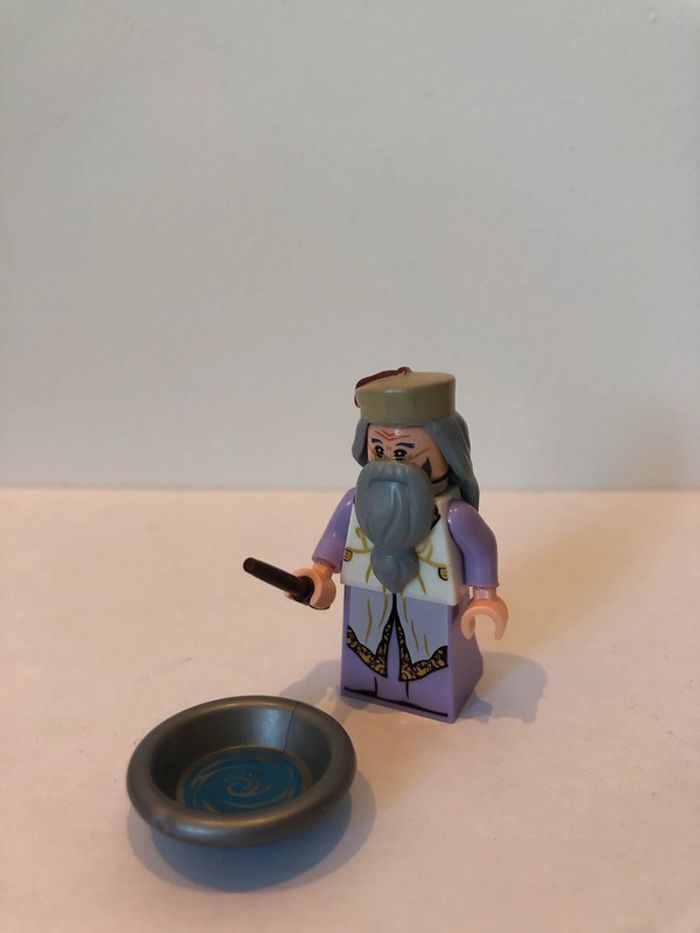 Figurine type lego professeur Dumbledor. Harry Potter