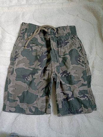 Bermuda aux couleurs militaires