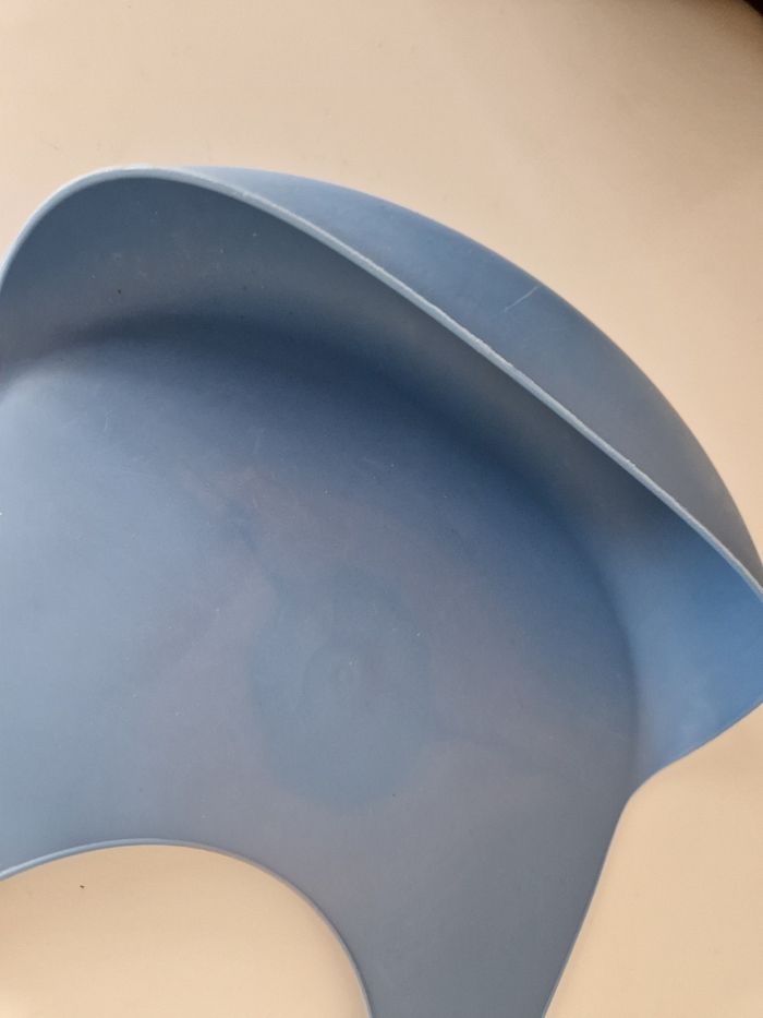 Bavoir bleu  en silicone neuf - photo numéro 2