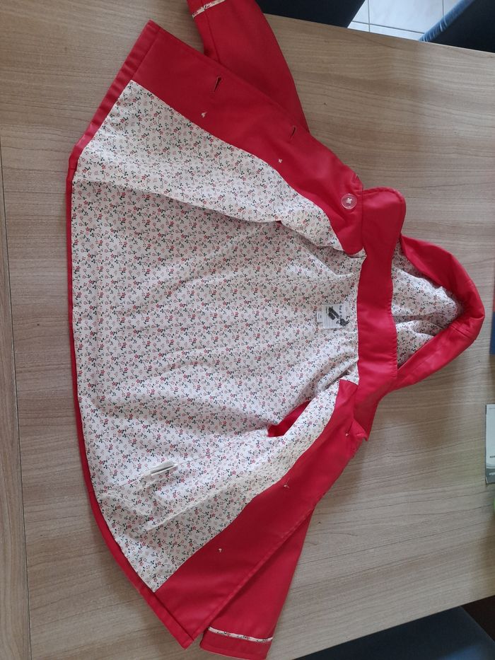 Imperméable rouge 36 mois - photo numéro 3