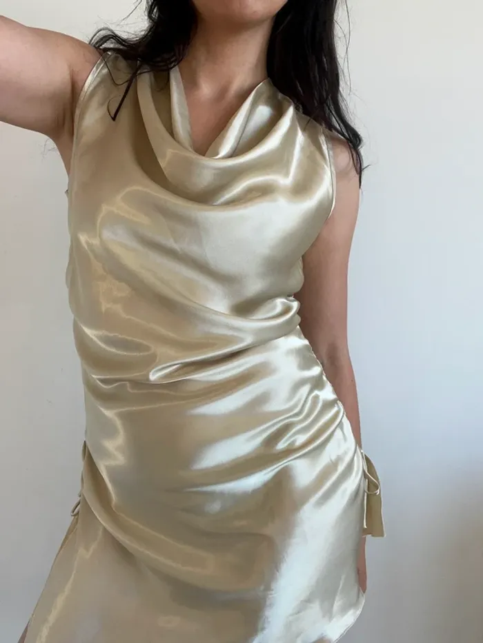 Robe y2k en satin plissée taille S 🍦 - photo numéro 2